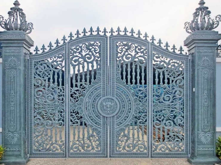 Mẫu cổng nhôm đúc màu xám